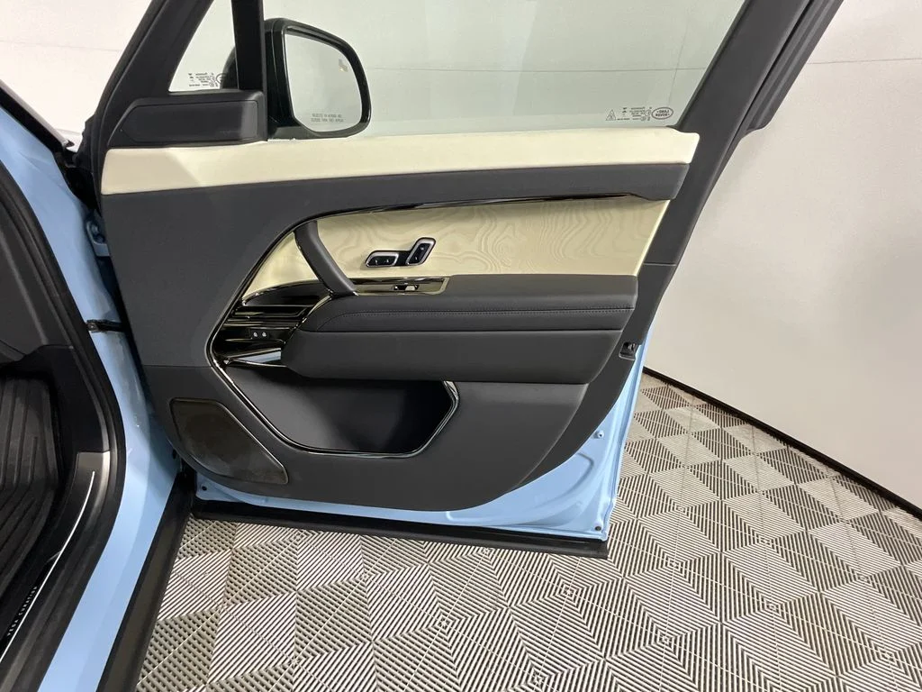 Used 2025 Blue Land Rover SV Edition Two image 20