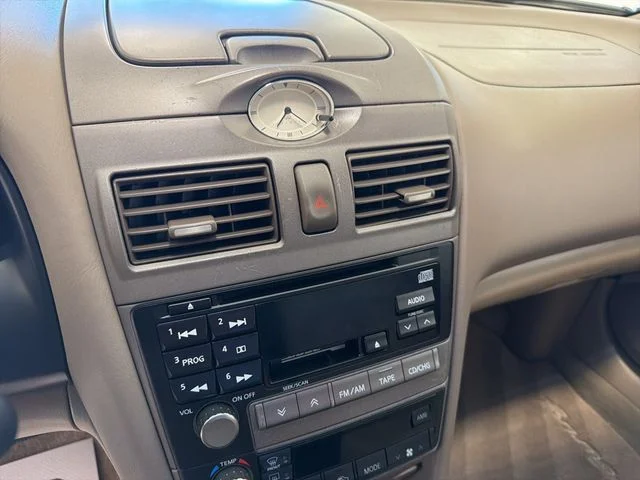 Used 2000 Black Obsidian INFINITI  image 9