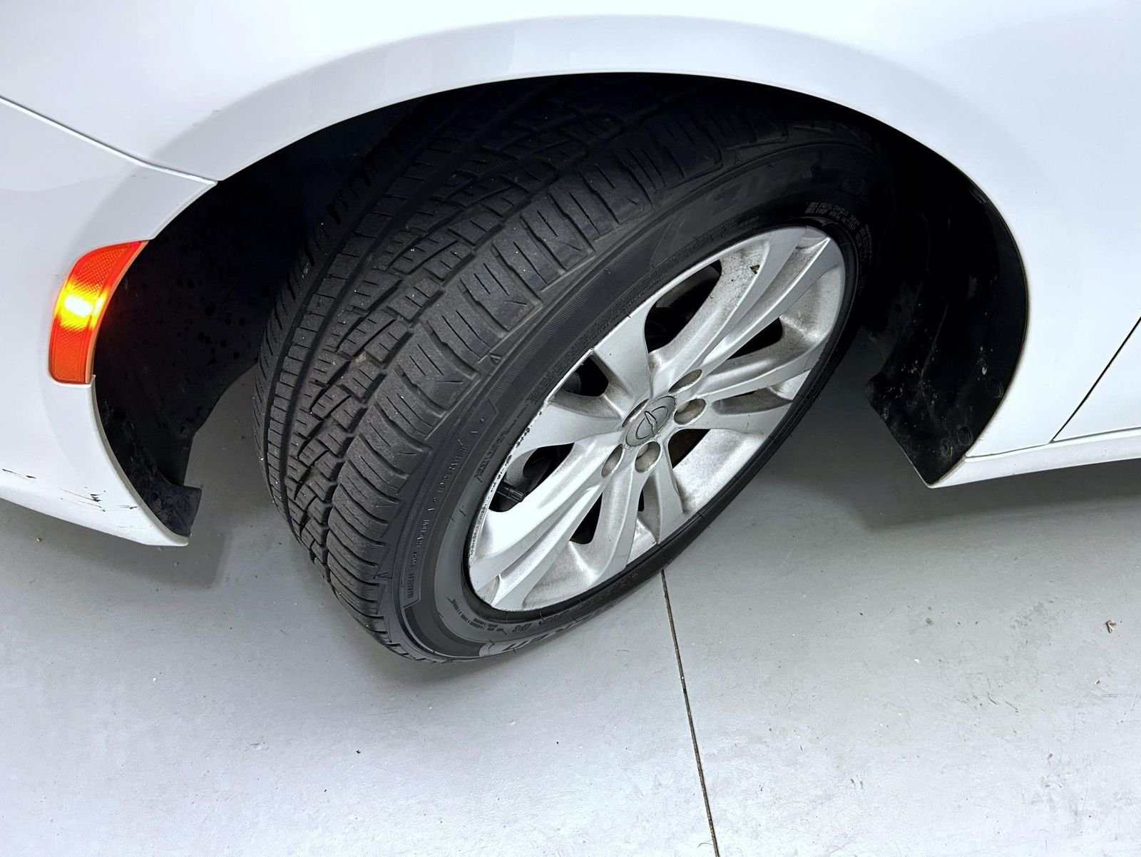 Used 2016 White Chrysler Limited image 23