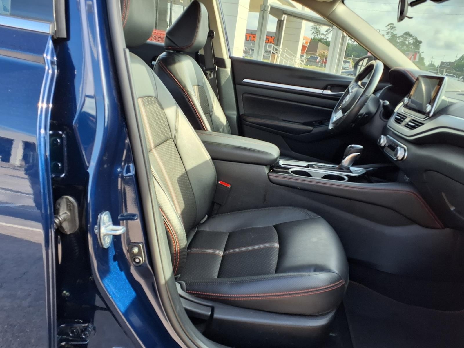 2024 Nissan Altima 2.5 SR Blue at Robbins Nissan