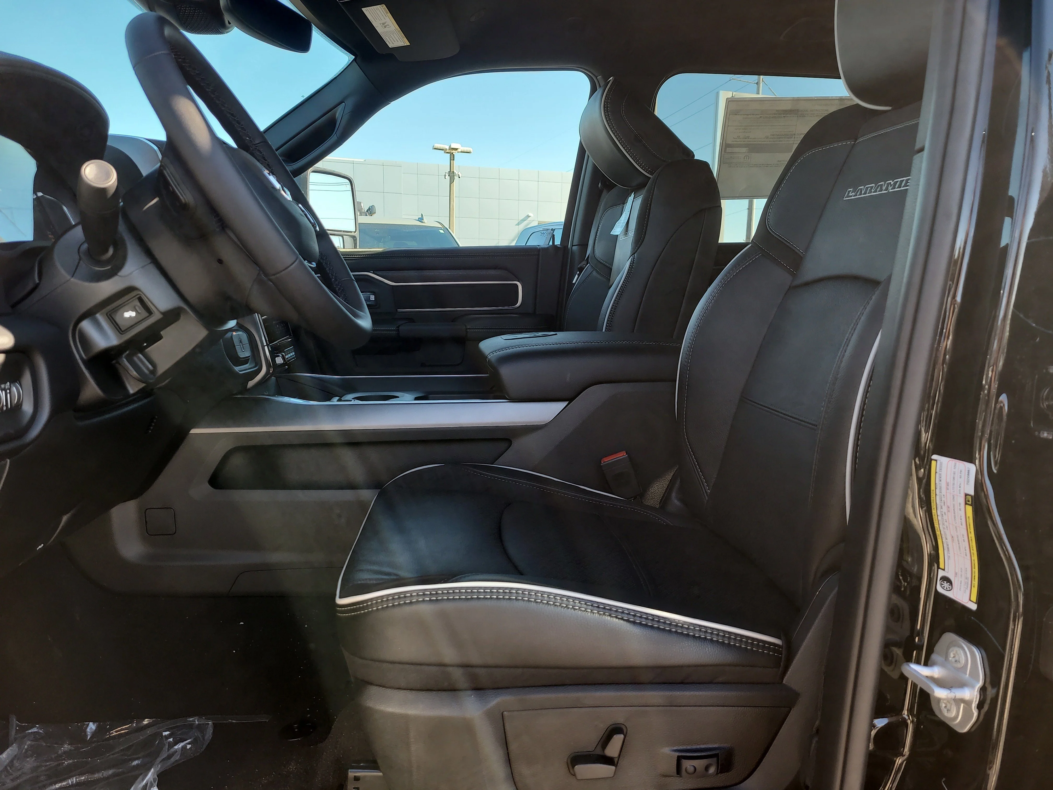 New 2026 Diamond Black Crystal Pearlcoat Ram Laramie image 13