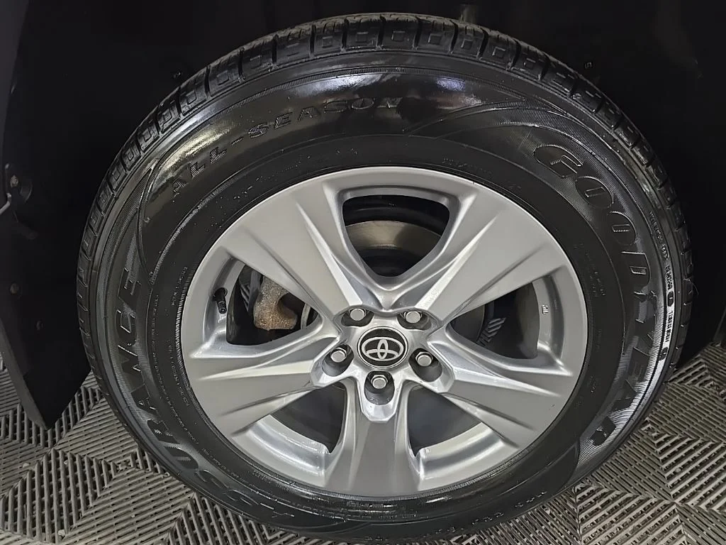 Used 2022 Gray Toyota XLE image 14