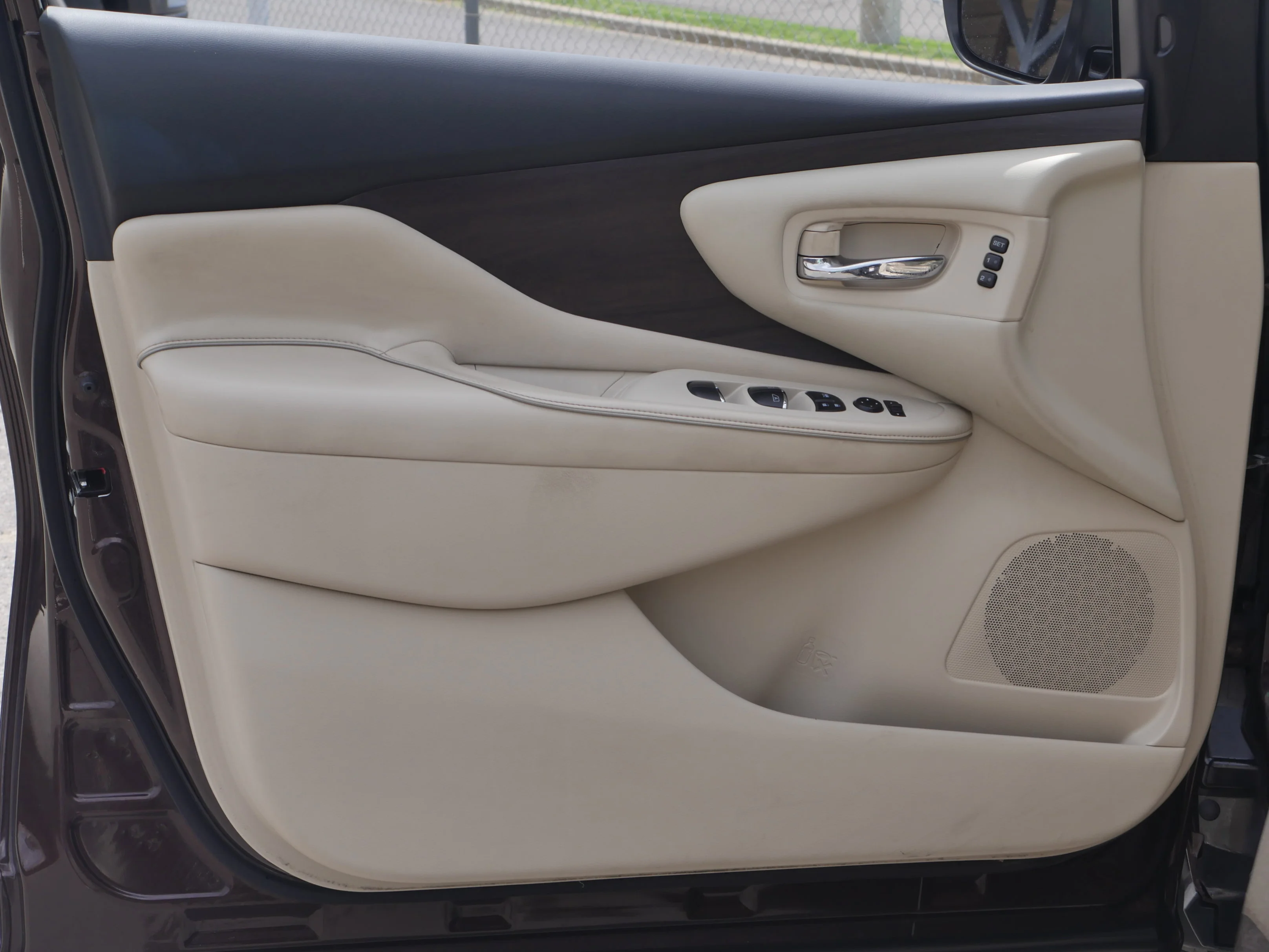 Used 2019 Mocha Almond Pearl Nissan Platinum image 32