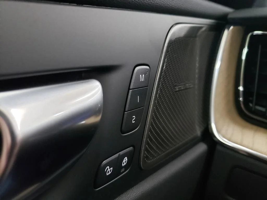 New 2026 Onyx Black Volvo Plus image 24