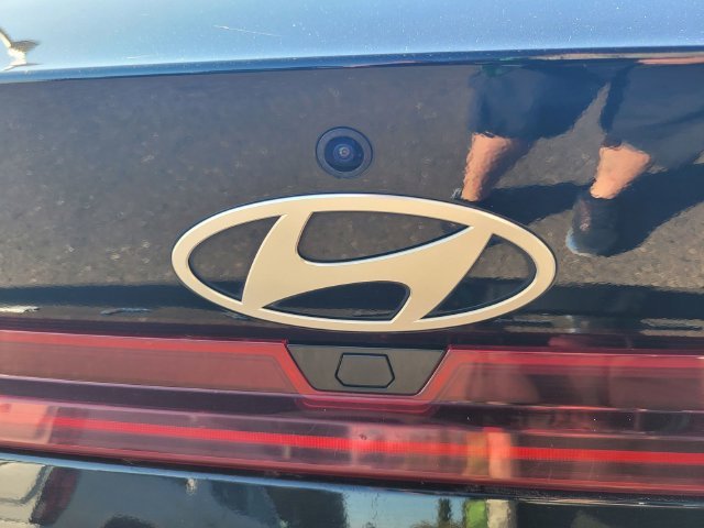 Certified Used 2025 Black Hyundai SEL Convenience image 10