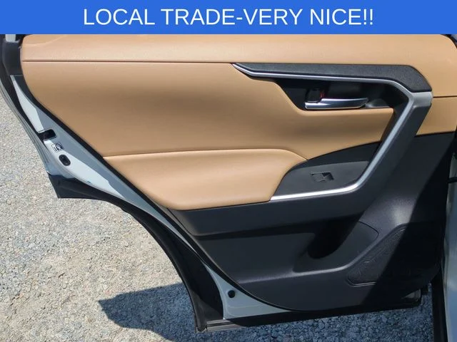 Used 2019 White Toyota XLE Premium image 28