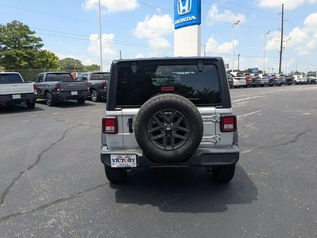 Used 2024 Silver Zynith Clearcoat Jeep Sport S image 8