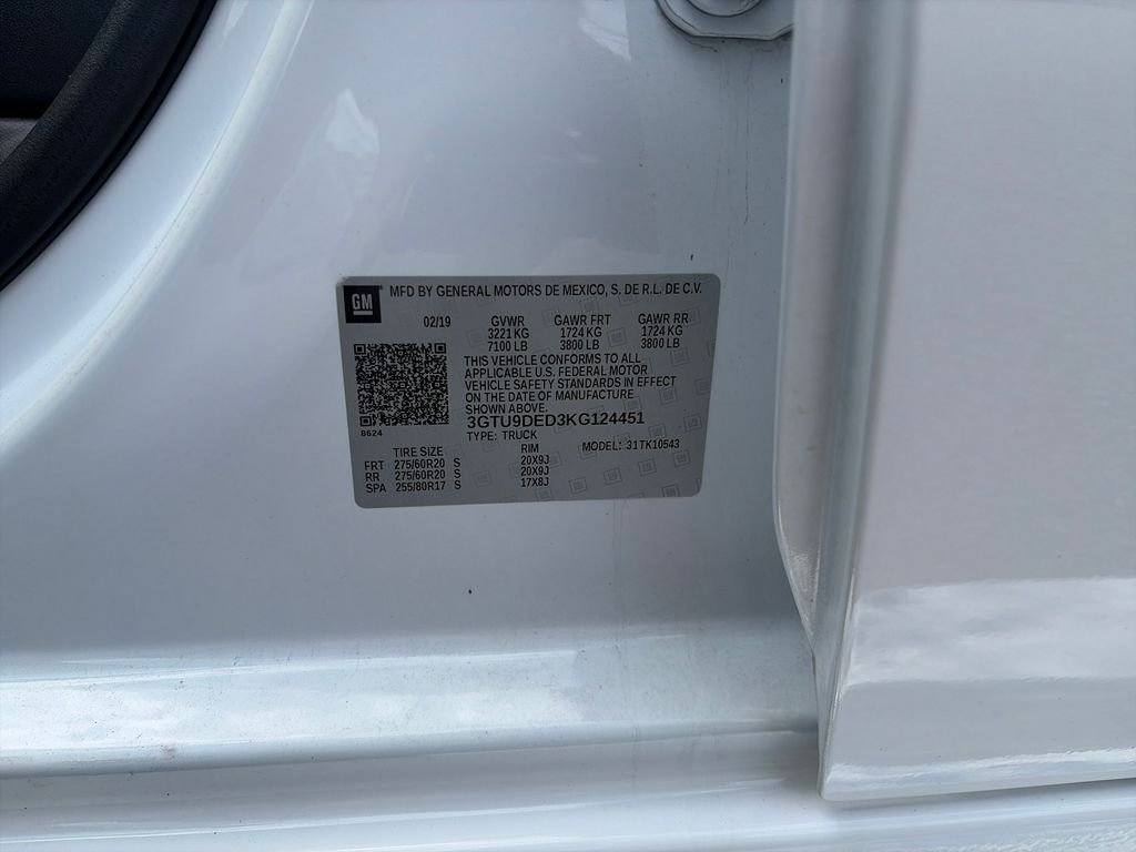 Used 2019 White GMC SLT image 30