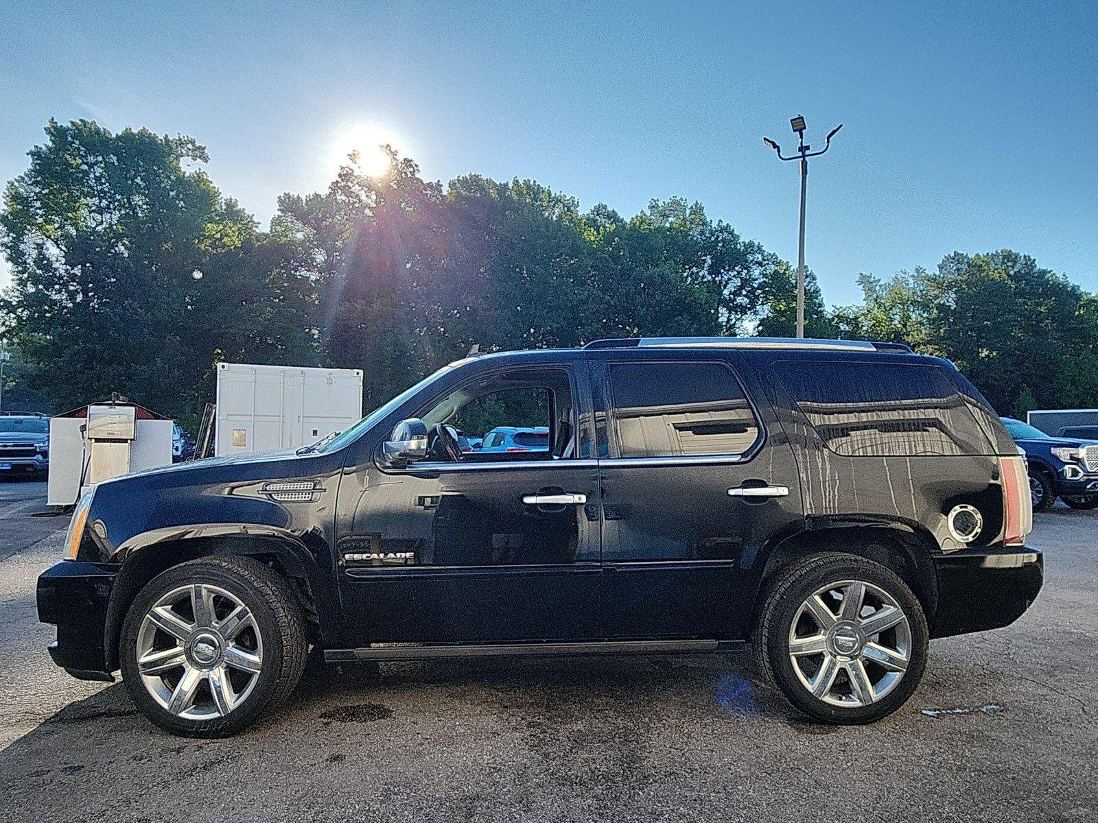 Used 2014 Cadillac Escalade Premium with VIN 1GYS4CEF7ER162443 for sale in Hopewell, VA