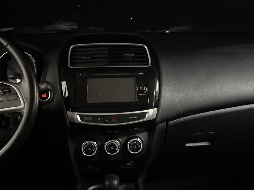 Used 2015 Silver Mitsubishi SE image 24