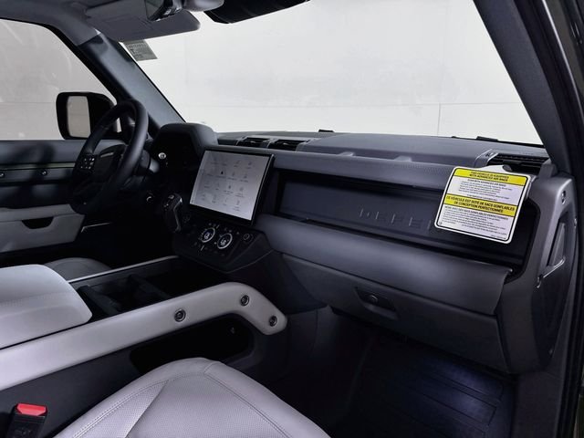 New 2026 Woolstone Green Land Rover X-Dynamic SE image 31
