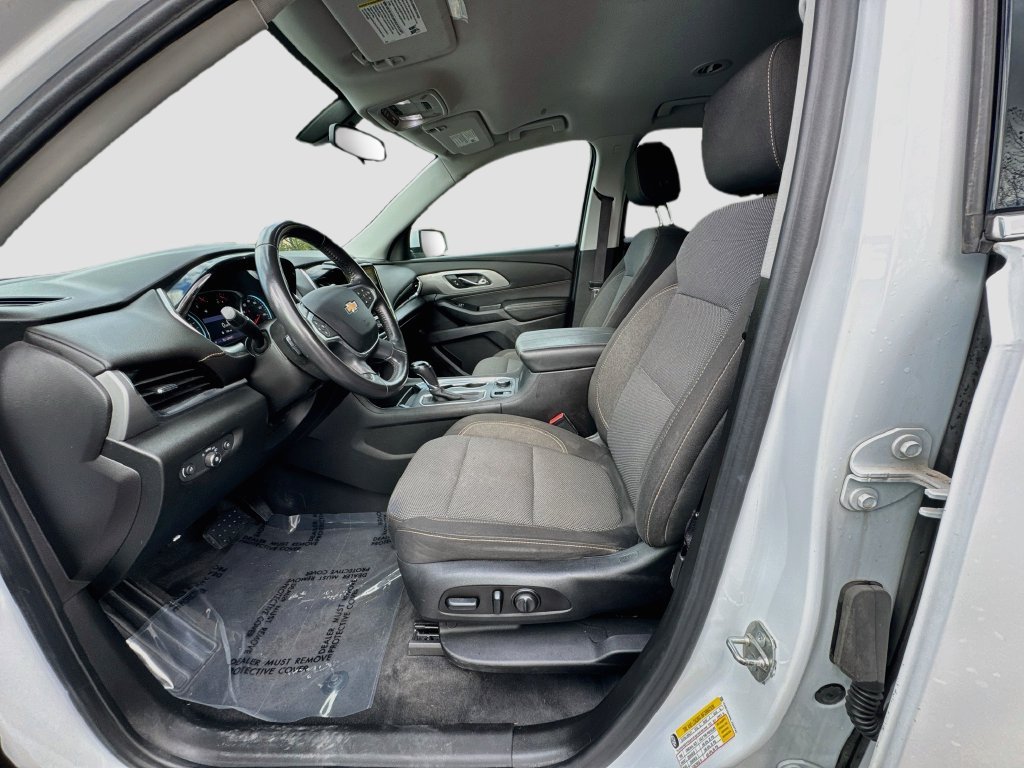Used 2020 SUMMIT WHITE Chevrolet LT Cloth image 24