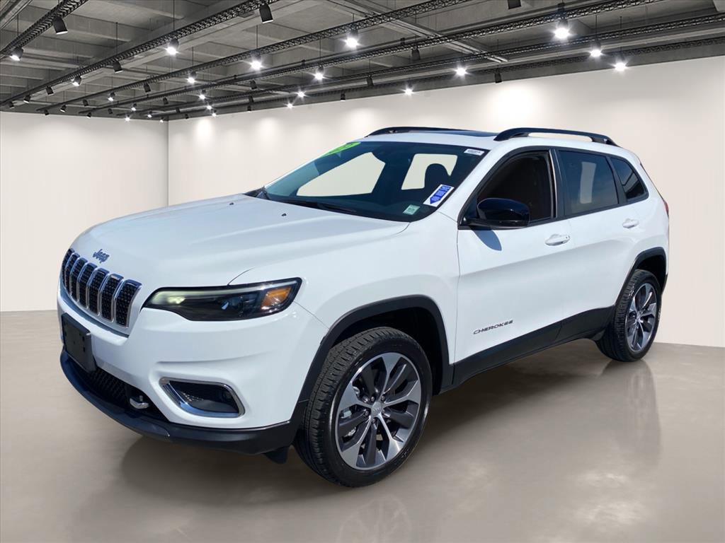 Used 2022 Bright White Clearcoat Jeep Limited image 3