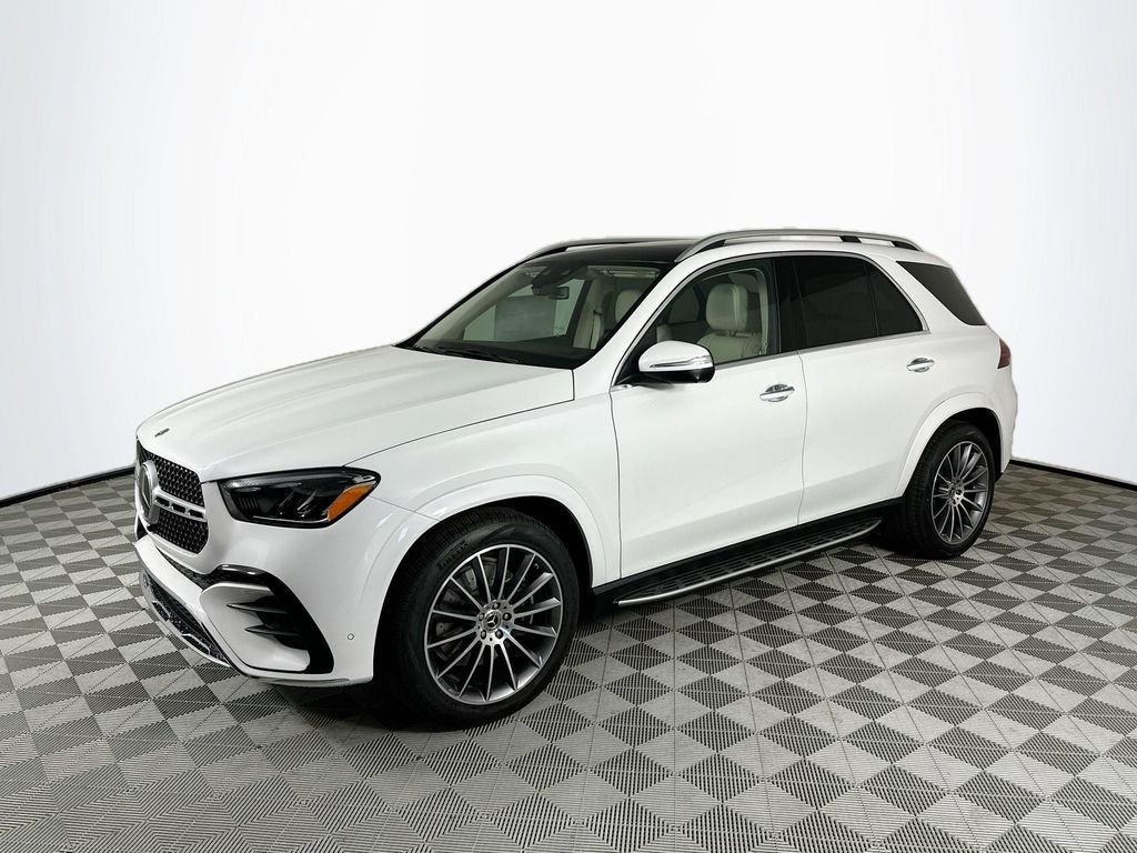New 2026 MANUFAKTUR Moonlight White Metallic Mercedes-Benz GLE 450 image 3