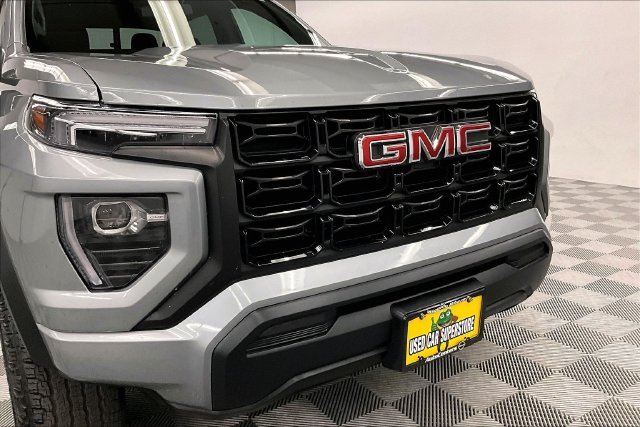 Used 2025 Sterling Metallic GMC Elevation image 31