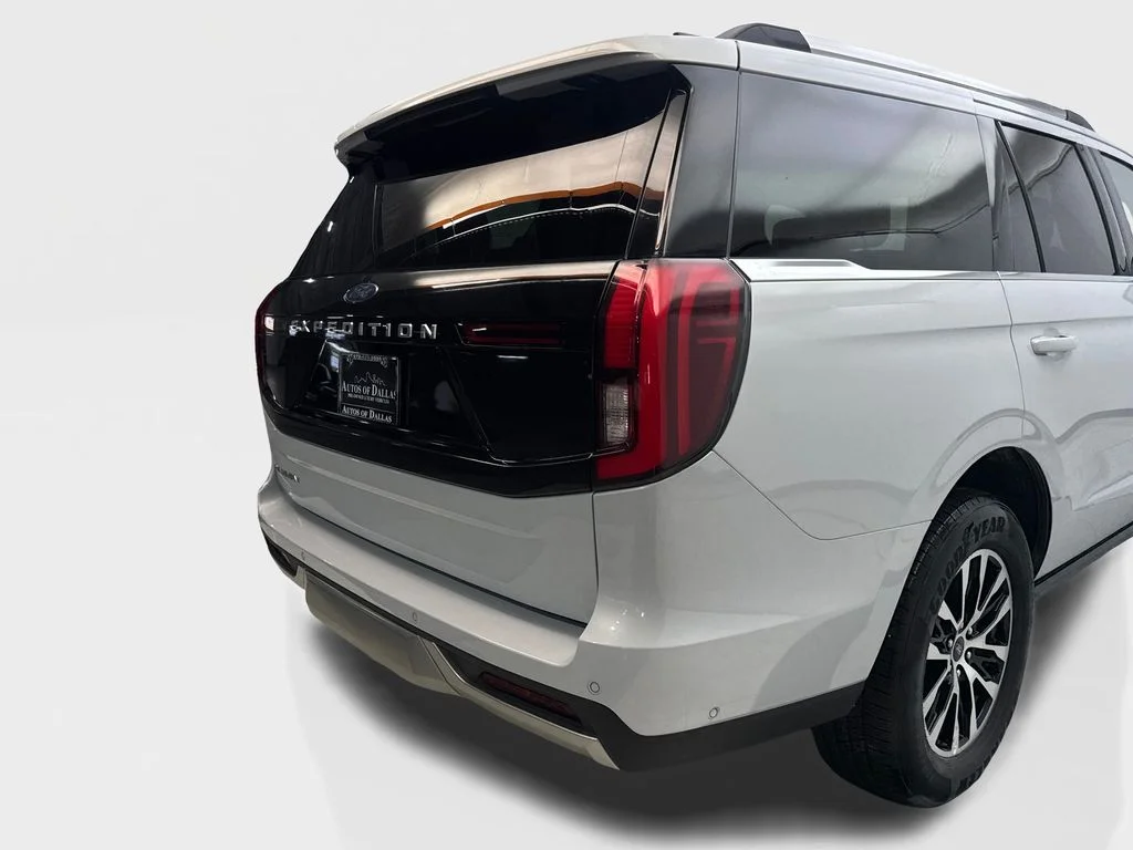 Used 2025 Silver Ford Platinum image 18