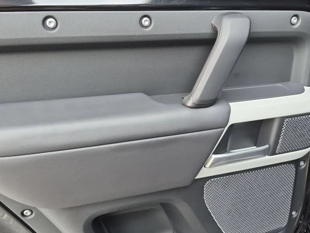 Used 2024  Land Rover SE image 29