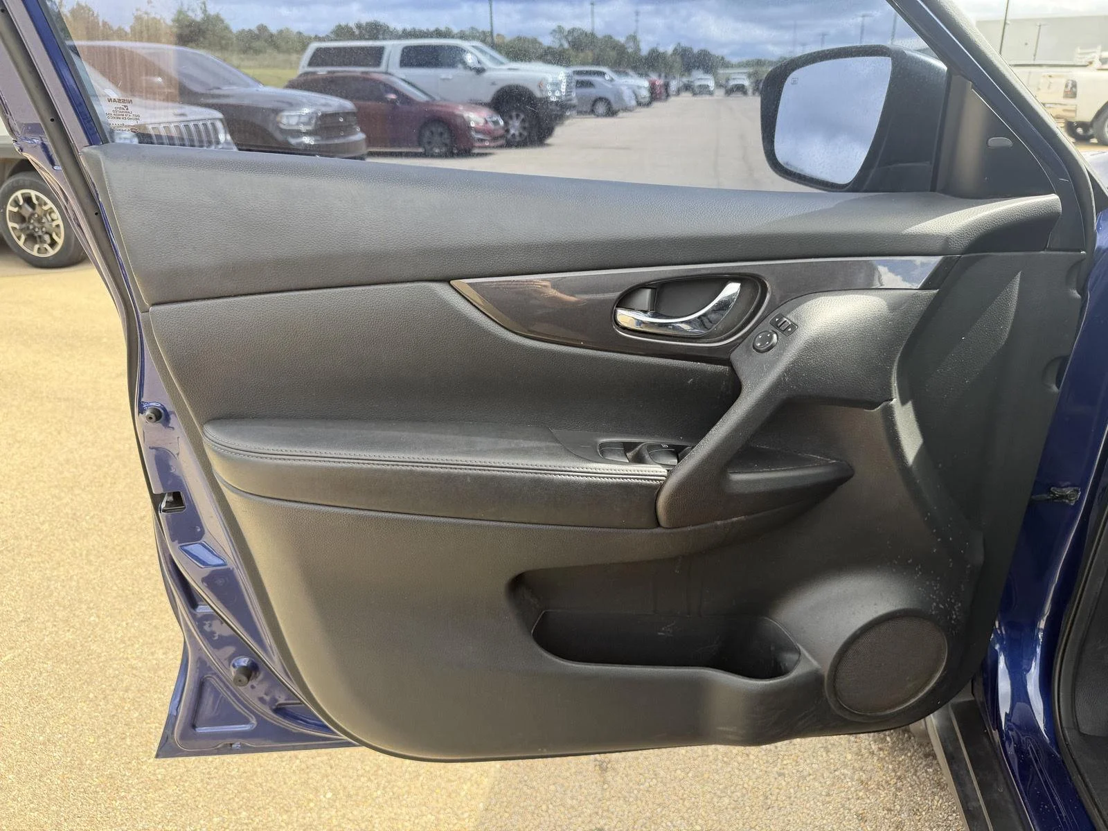 Used 2019 Caspian Blue Metallic Nissan S image 16