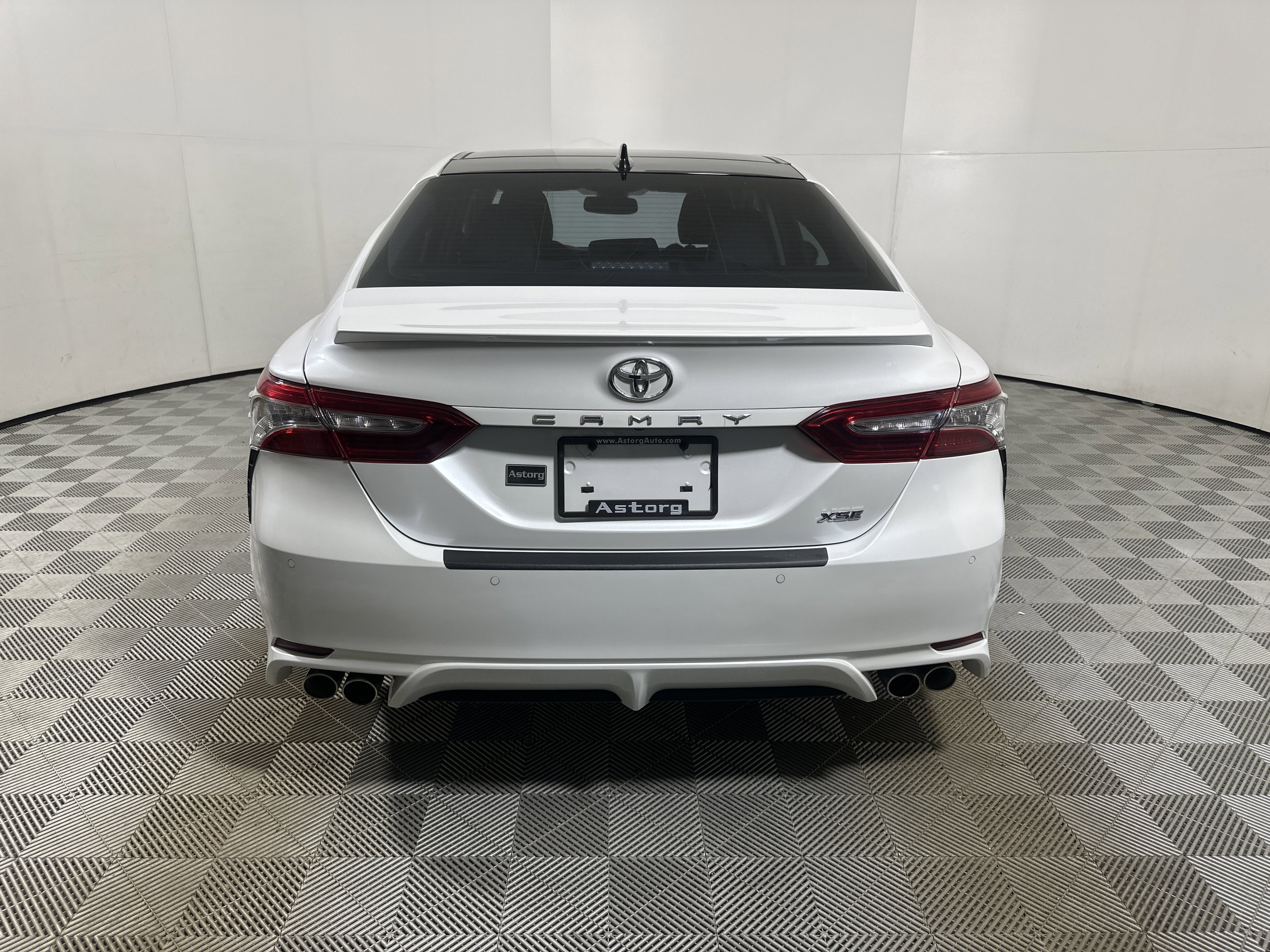 Used 2018  Toyota  image 6