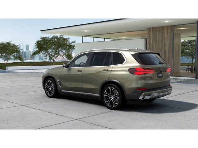 New 2026 Manhattan Green Metallic BMW sDrive40i image 2