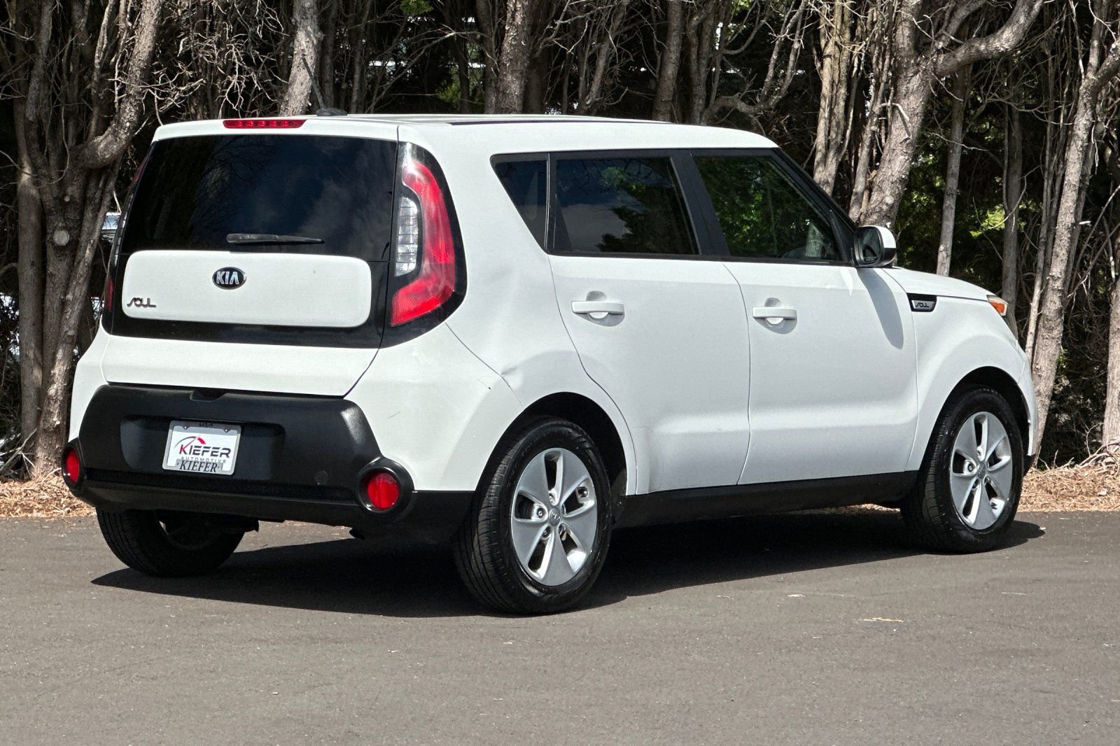 Used 2015 White Kia Base image 4