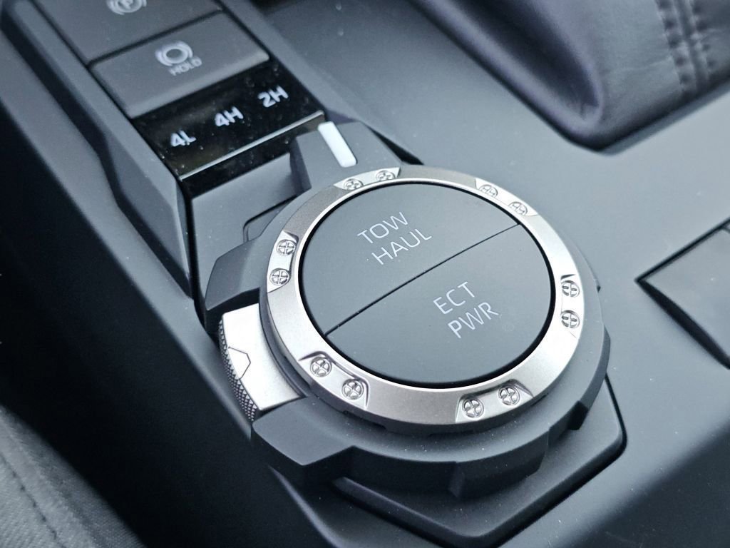 2025 Toyota Tacoma SR5 - Photo 9