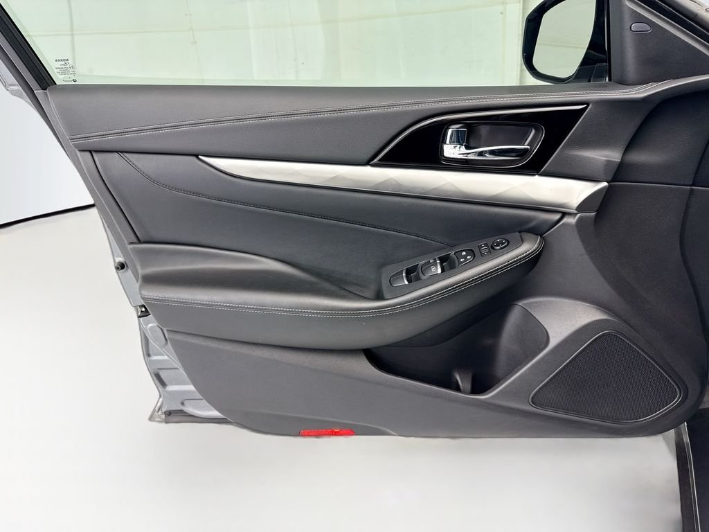 Used 2023 Gun Metallic Nissan SV image 23