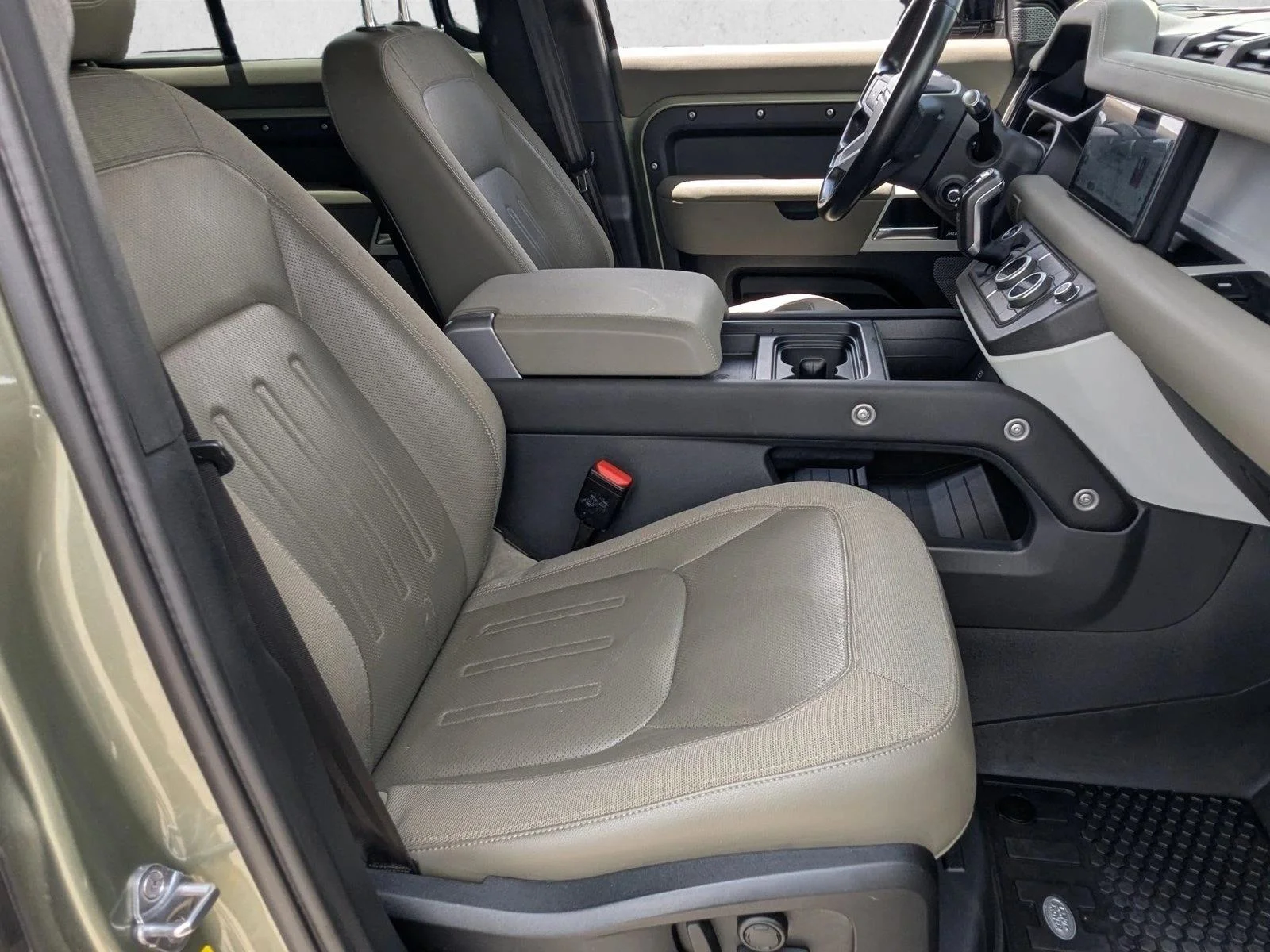 Used 2020 Pangea Green Metallic Land Rover SE image 21