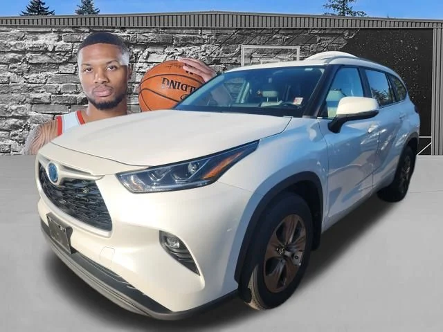 Used 2023 Beige Toyota Bronze Edition image 1