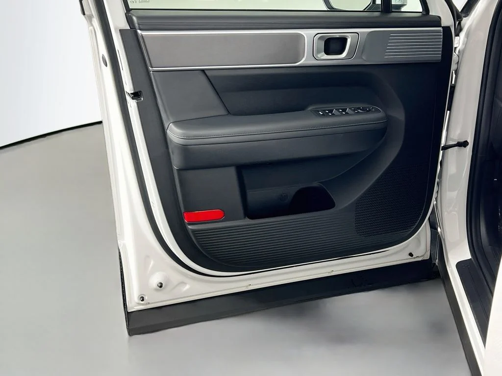 Used 2026 White Hyundai SEL image 17