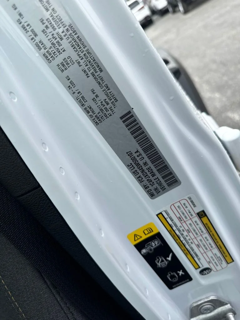 Used 2025 White Jeep Sport S image 32