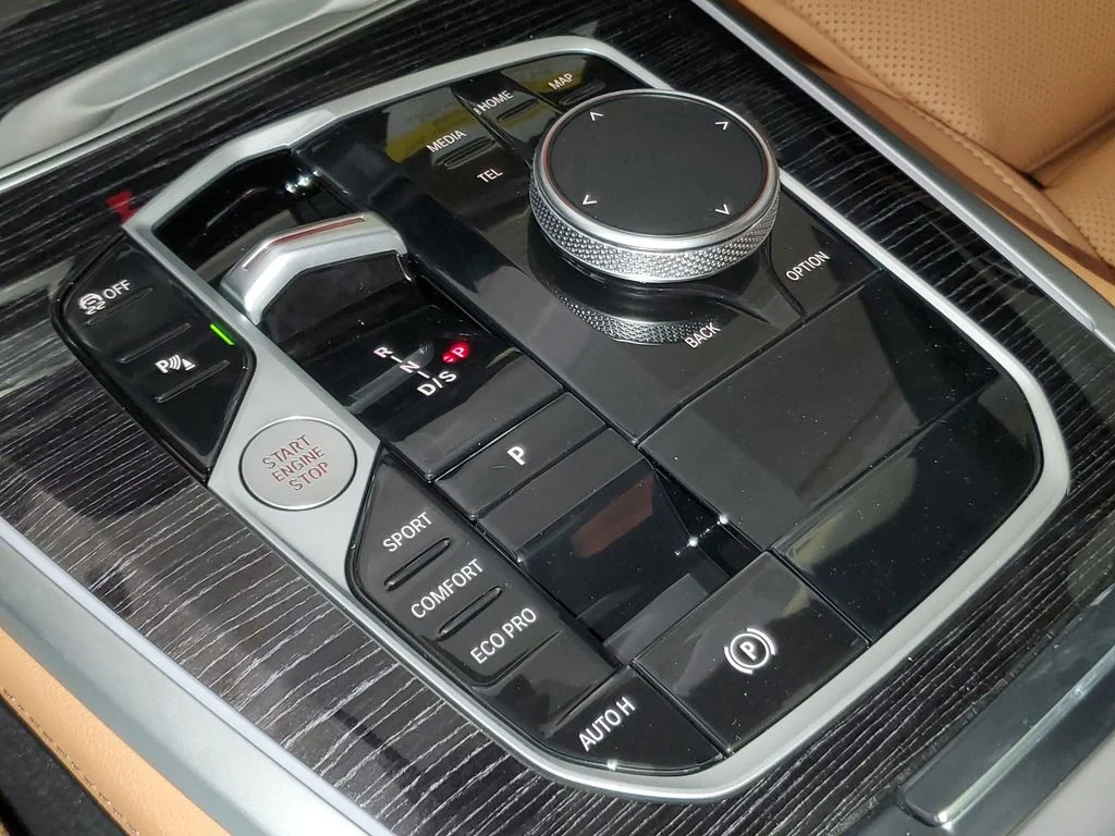 New 2026 Skyscraper Grey Metallic BMW sDrive40i image 25