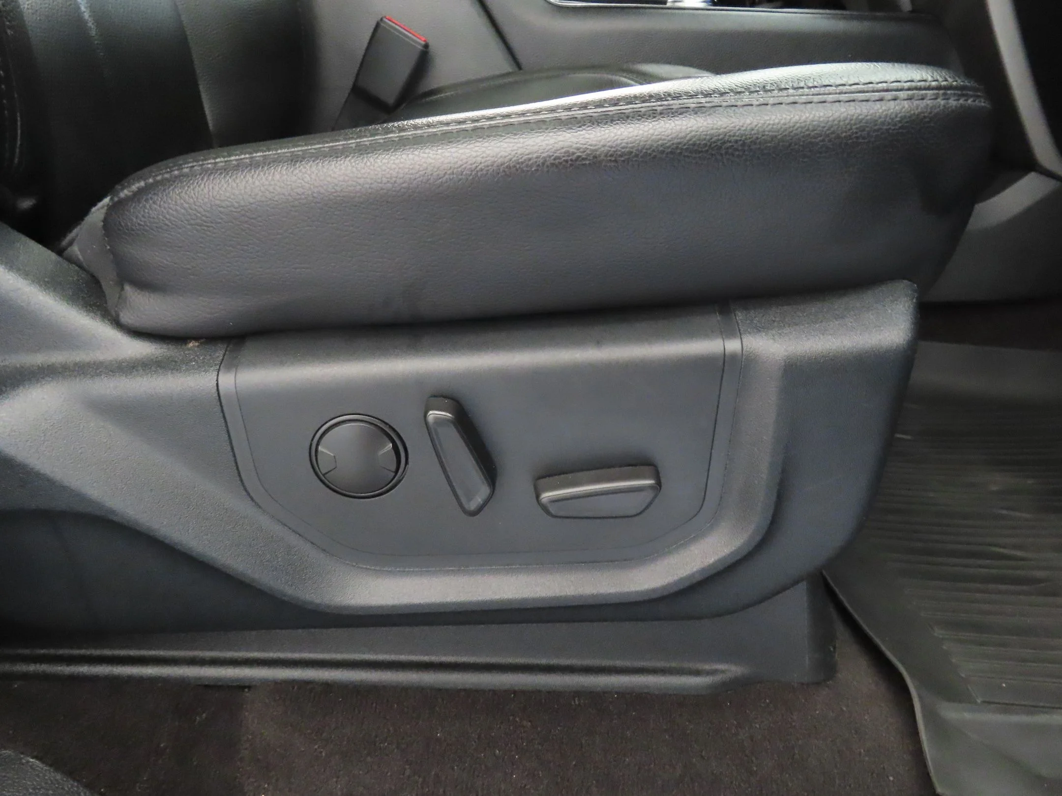 Used 2021 Gray Ford XLT image 30