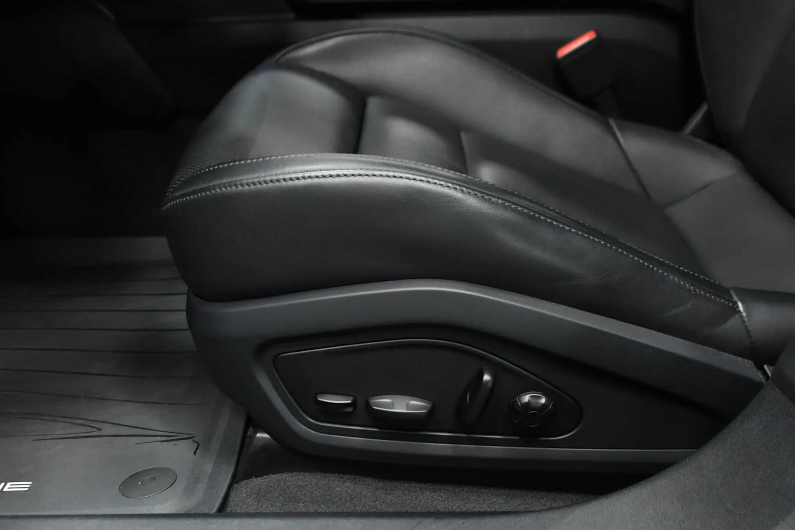 Used 2021 Jet Black Metallic Porsche 4 image 15