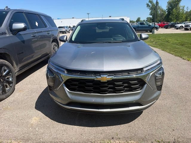 2025 Chevrolet Trax LT - Photo 2
