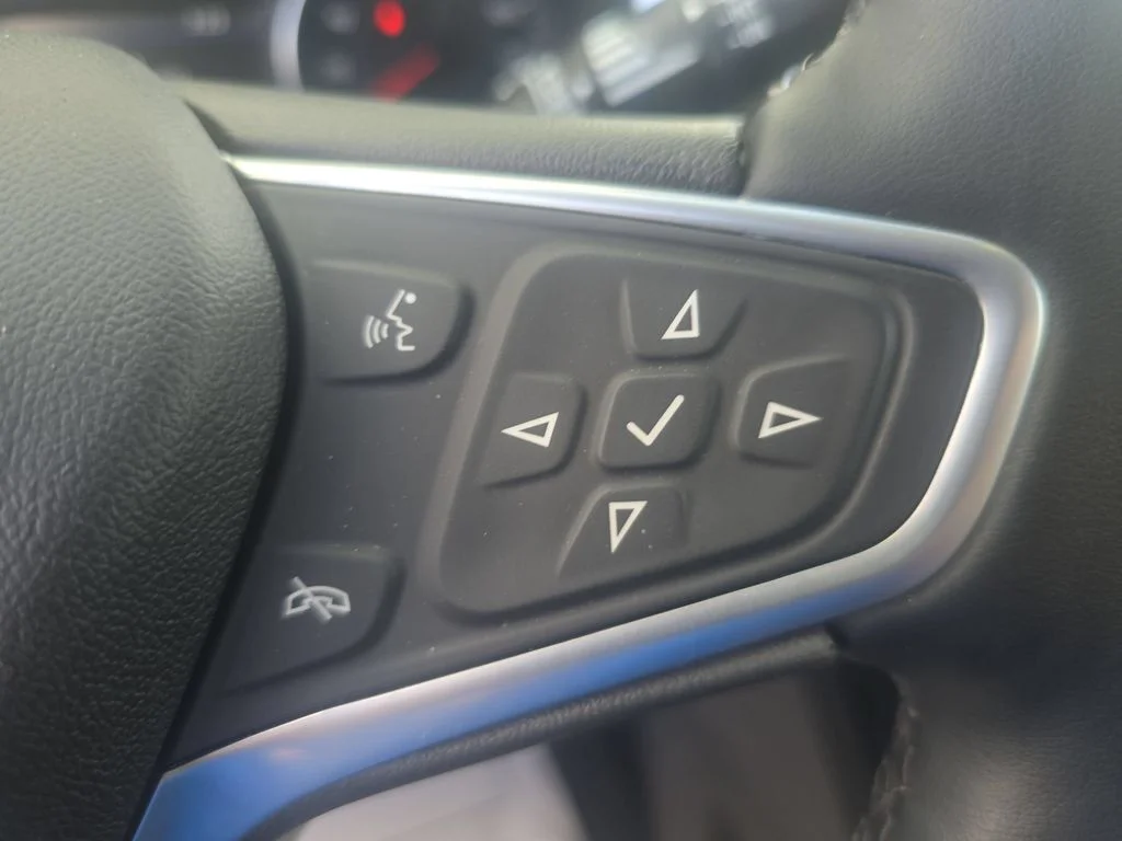 Used 2023 Summit White Chevrolet LT image 31