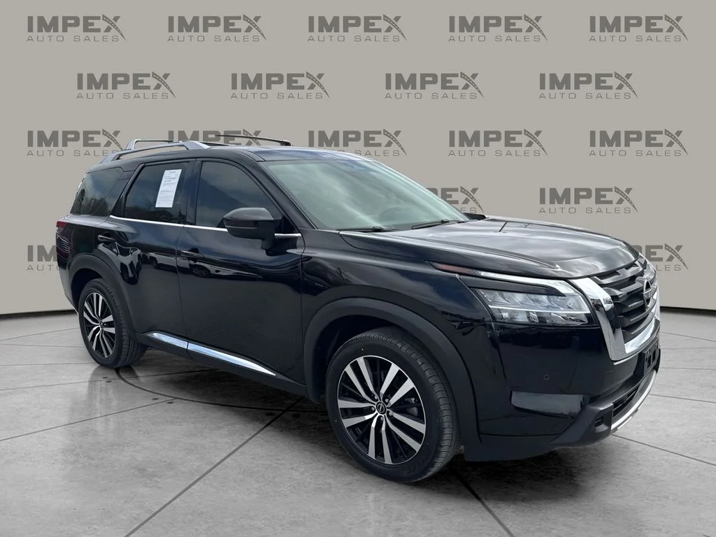 Used 2023 Black Nissan Platinum image 7