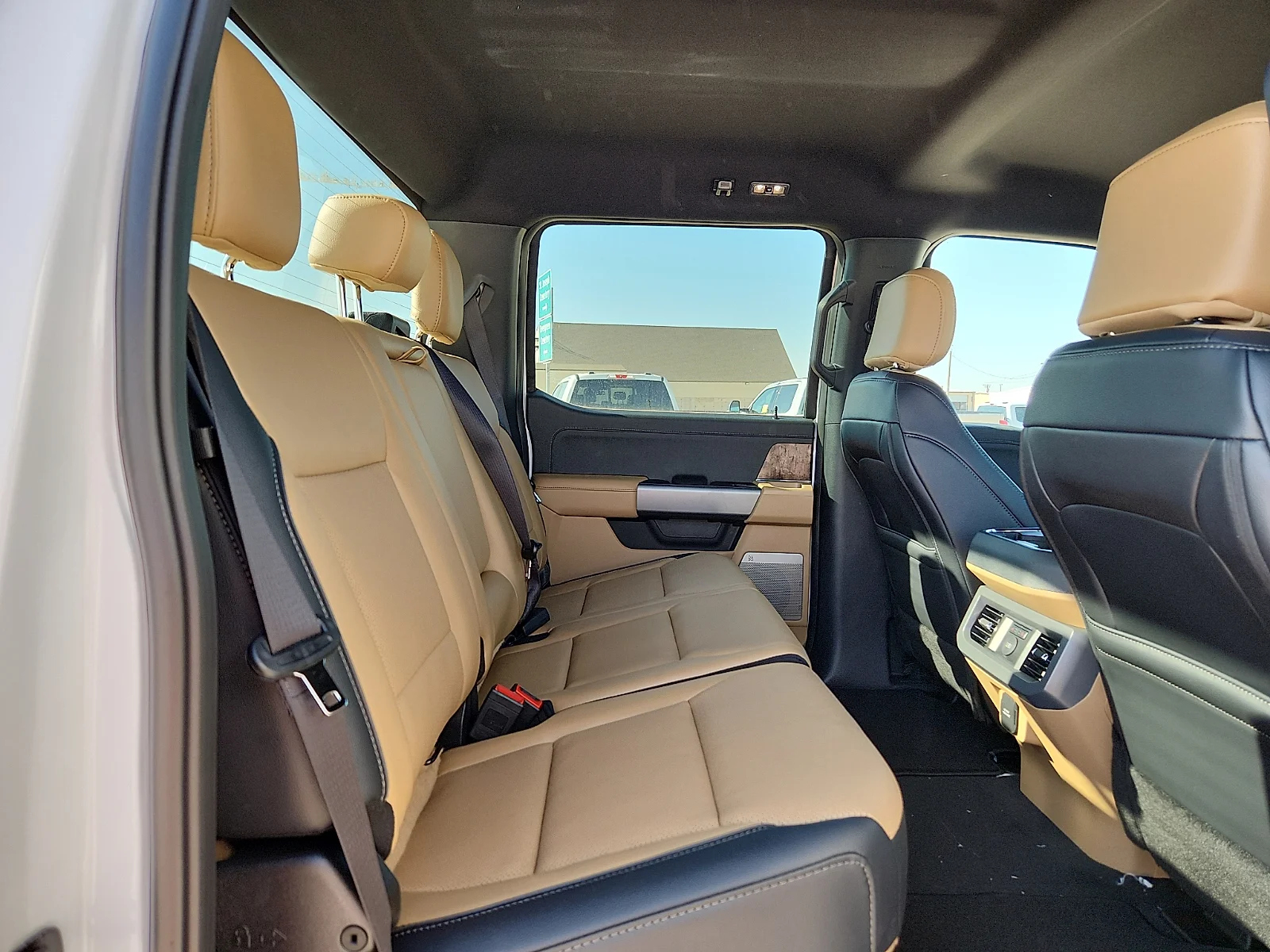 New 2026 Oxford White Ford Lariat image 19