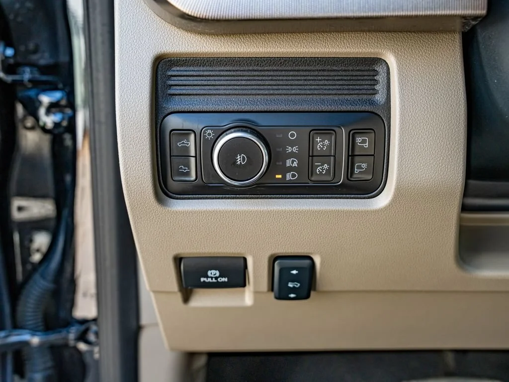 Used 2025 Agate Black Metallic Ford Platinum image 22