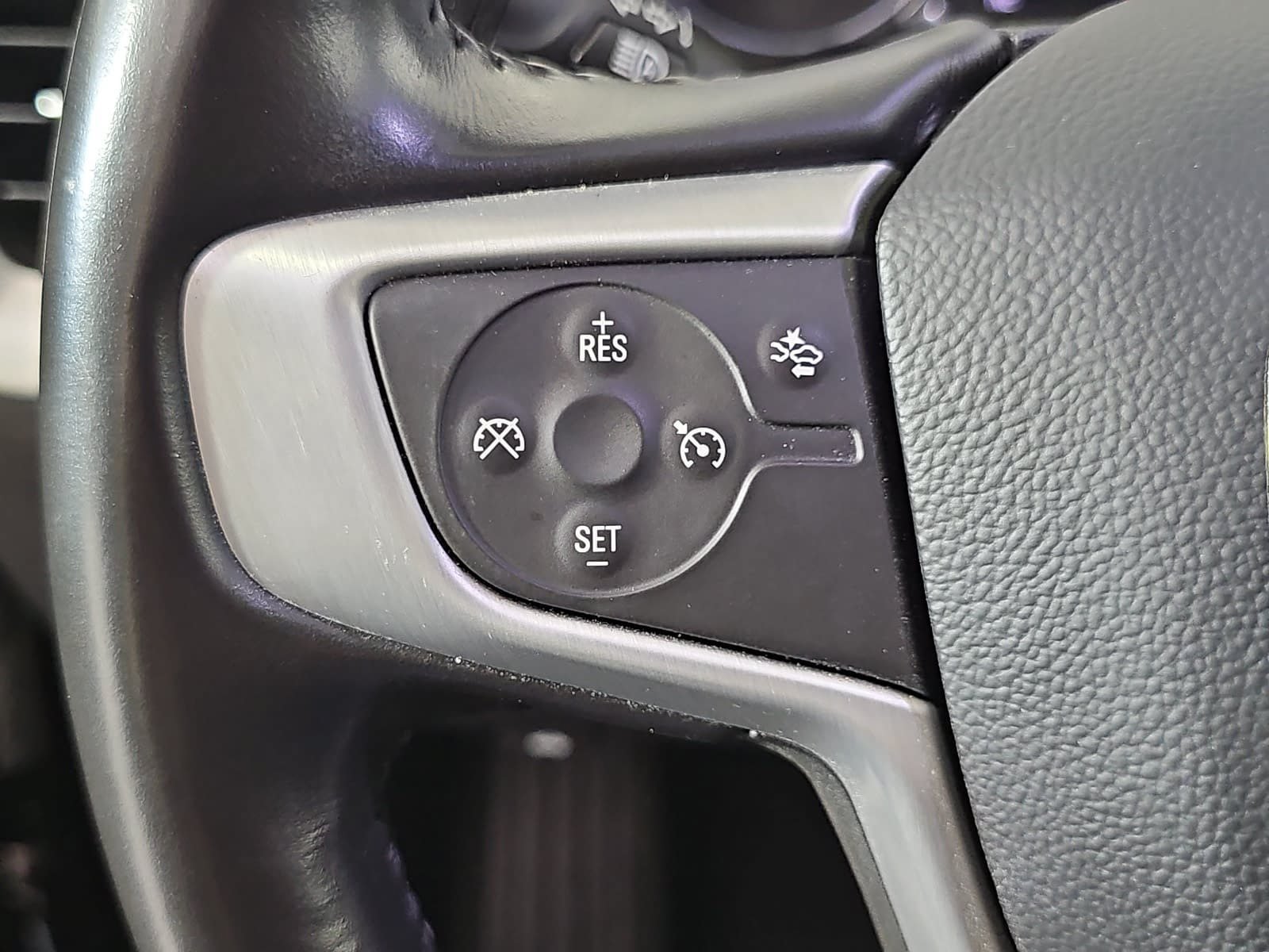 Used 2020 Black GMC SLE image 16