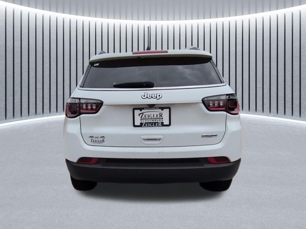 Used 2022 White Jeep Latitude image 7