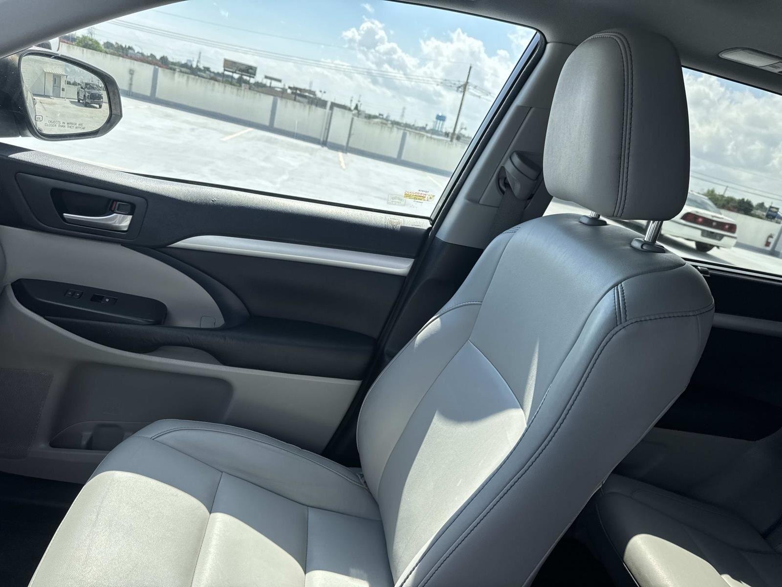 Used 2015 Predawn Gray Mica Toyota XLE image 15