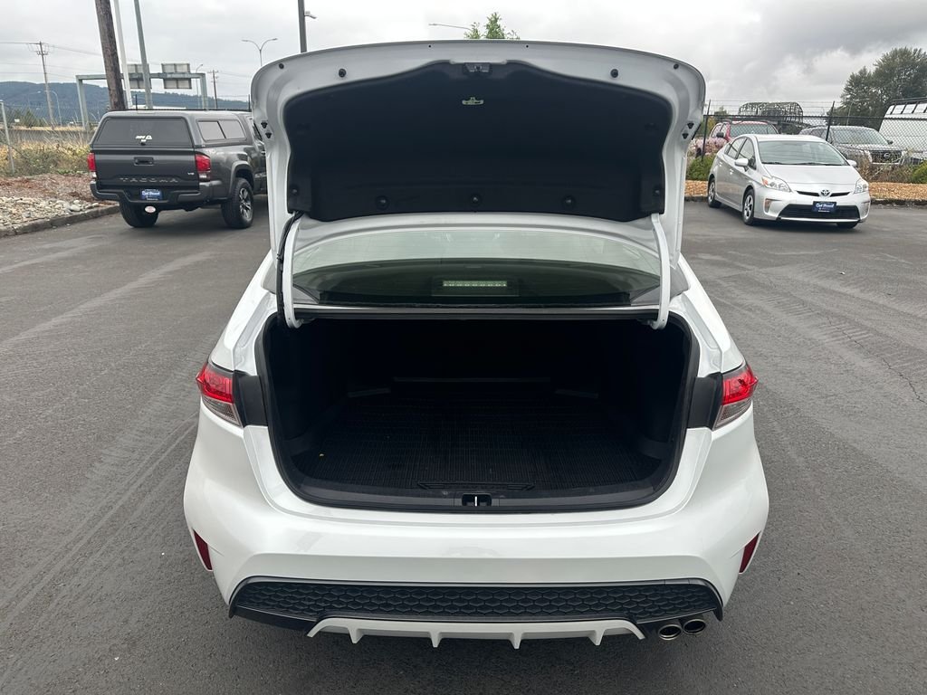 Used 2022 Pearl Toyota SE image 11