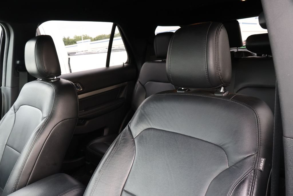 Used 2018 Shadow Black Ford XLT image 11