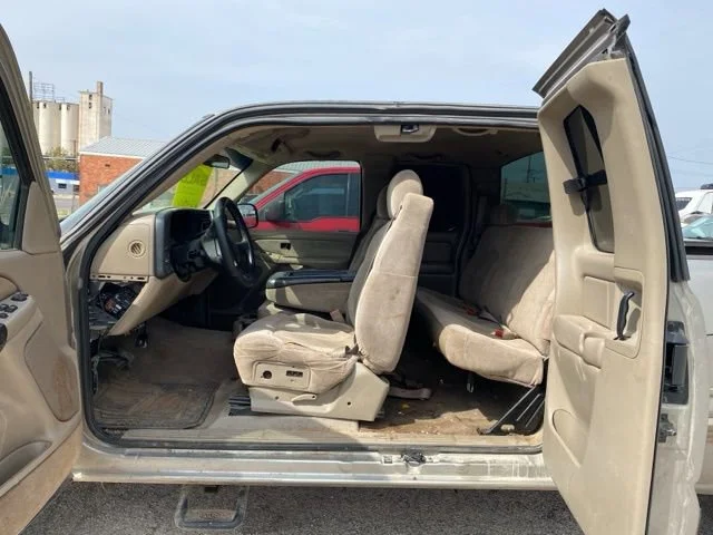 2001 Chevrolet Silverado LS - Photo 7