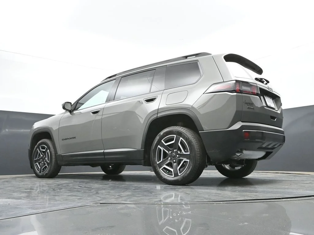 New 2026 Sting-Gray Clear-Coat Exterior Paint Jeep Limited image 39