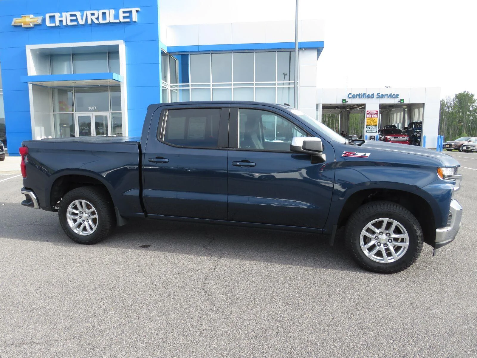 Used 2019  CHEVROLET TRUCK  image 5