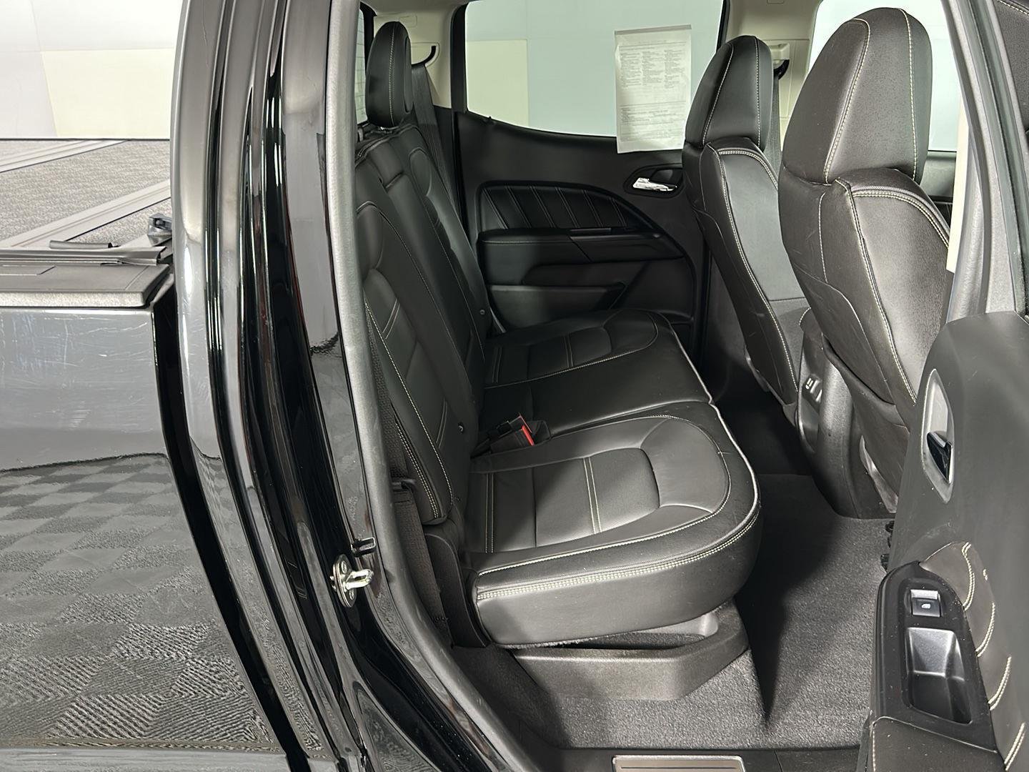 Used 2022 Onyx Black GMC 4WD Denali image 29