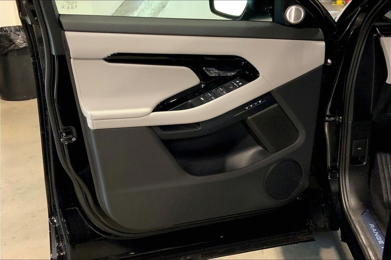 2026 Land Rover Range Rover Evoque Dynamic SE - Photo 10