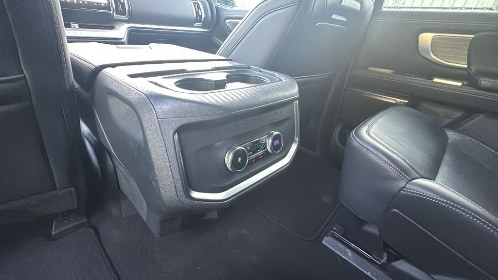 Used 2025 Black Metallic Ford Platinum image 26